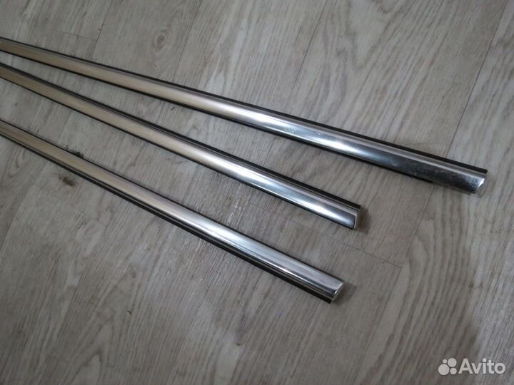 Молдинг стекла Opel Astra J