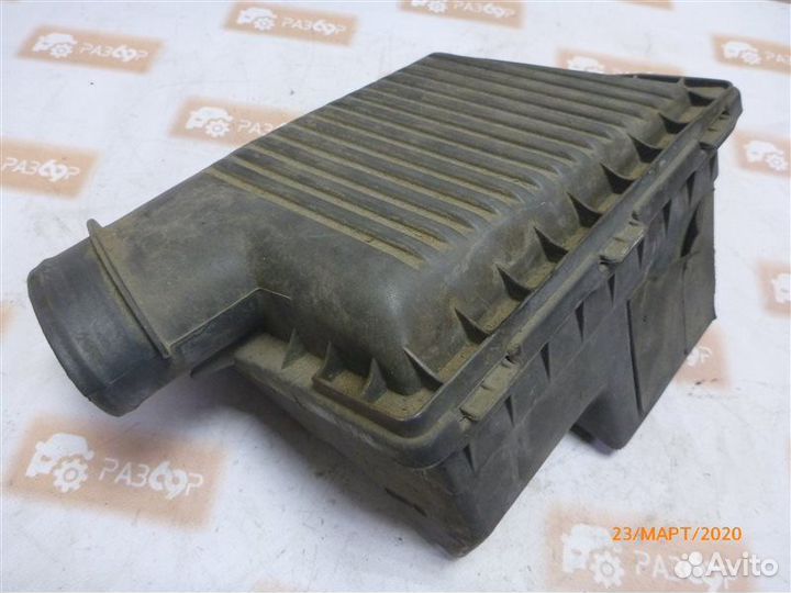 Корпус воздушного фильтра Plymouth Breeze седан