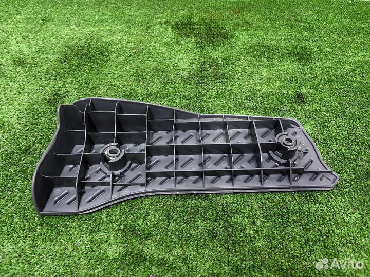 Подставка под ногу задняя левая Toyota Land Cruise