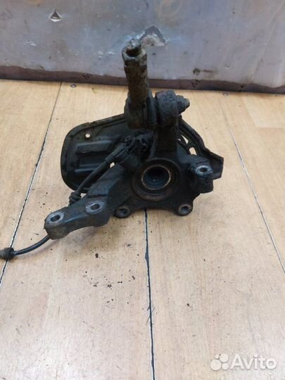 Поворотный кулак передний правый Opel Combo Z14XEP