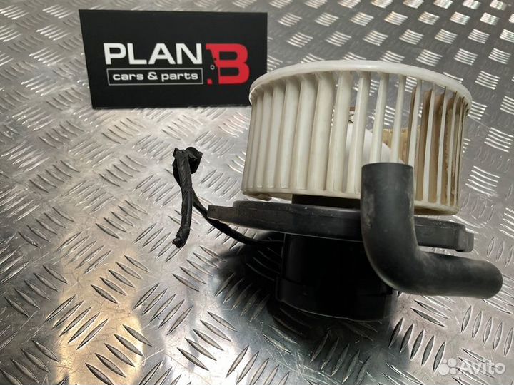 Моторчик печки Mitsubishi L200 2008