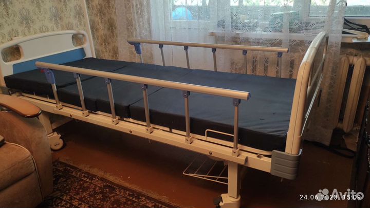 Медицинская кровать для лежачих больных