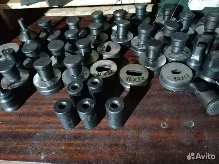 Гайка для крепления пуансона. Пуансоны и матрицы