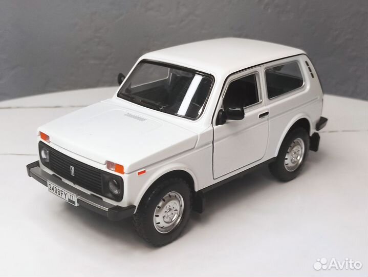 Модель автомобиля Лада Нива 1:24