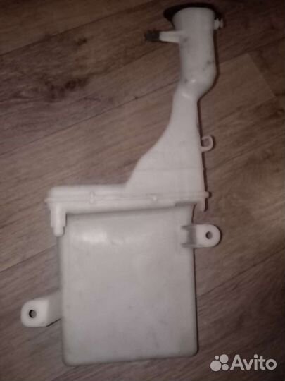 Бачок омывателя тойота ист Toyota ist ncp60 ncp70