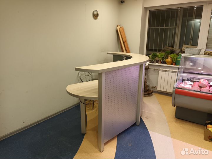 Стол-рецепция