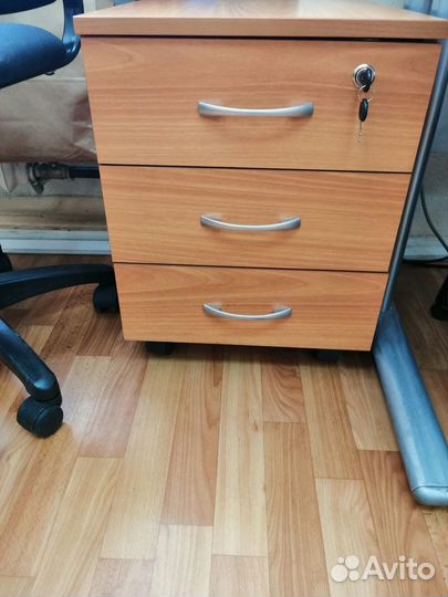 Продам тумбочка, полка навесная