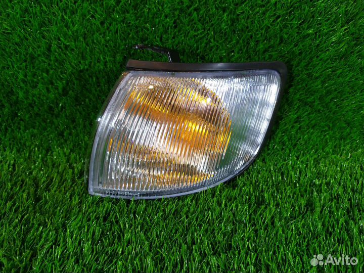 Поворотник левый Nissan Cefiro