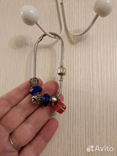 Браслет с шармами