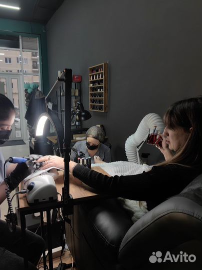 Маникюр и педикюр в 4 руки