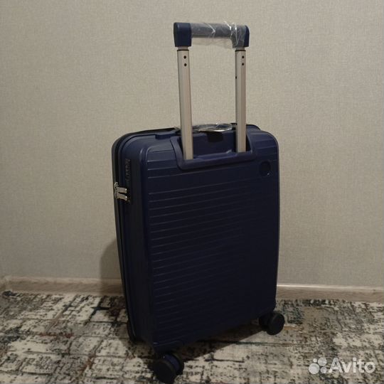 Чемодан на колесах +ручная сумка