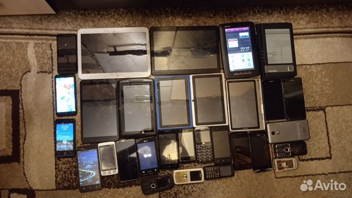 Продам планшеты и телефоны цена за все