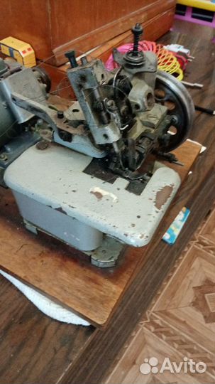 Швейная машинка оверлок