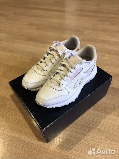 Кроссовки Reebok женские