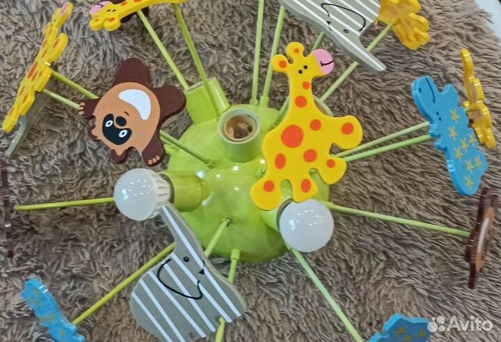 Продам люстру в детскую