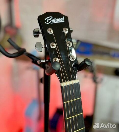 Акустическая гитара