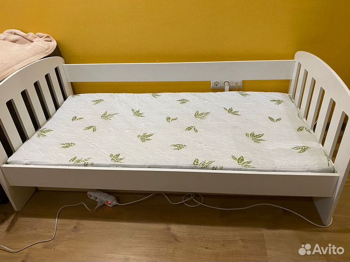 Детская кровать от 3 лет с бортиками + матрас