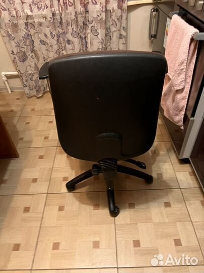 Офисное кресло
