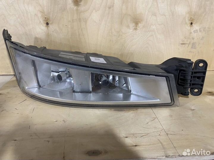 Фара противотуманная правая Volvo FH4 84186281