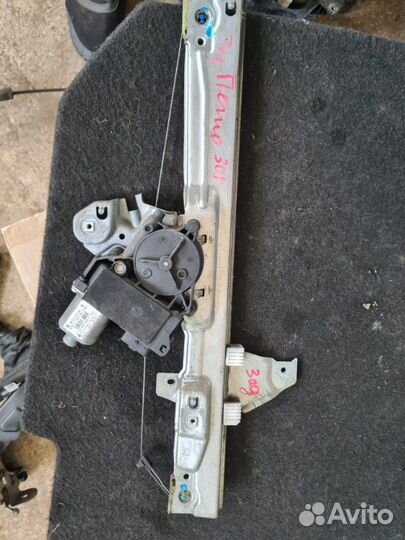 Стеклоподъемник передний правый Peugeot 308