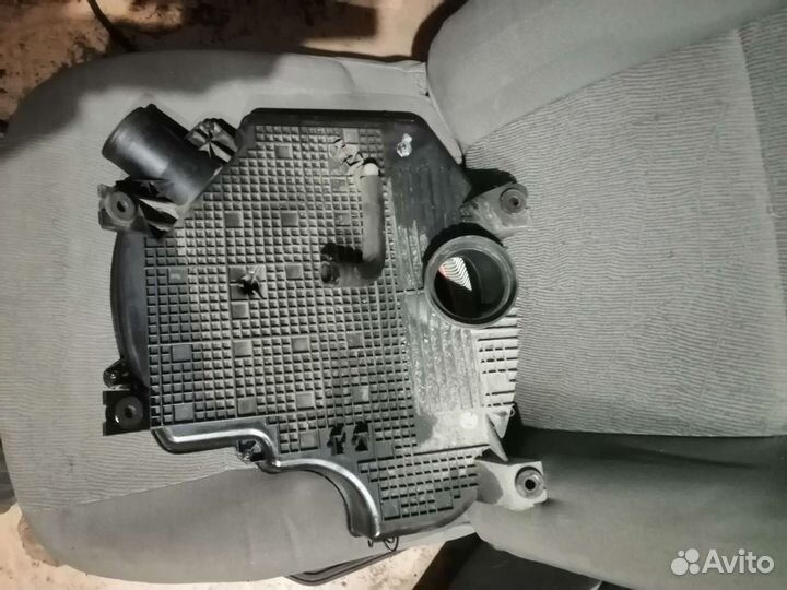 Корпус воздушного фильтра Рено Логан Сандеро