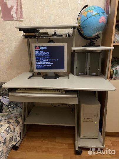 Компьютерный стол