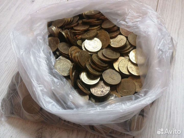 Юбилейные 10 руб монеты (8000)