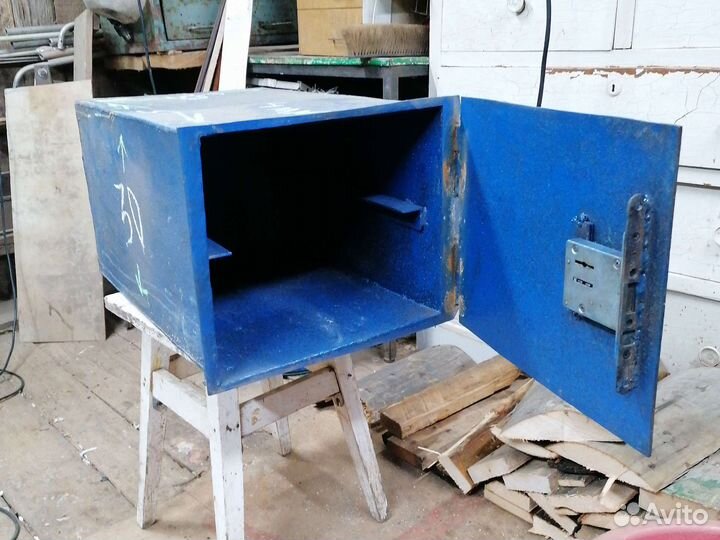 Ящик металлический с замком под сейф металл 4 мм