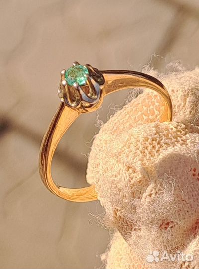 Золотое кольцо 585 пробы изумруд