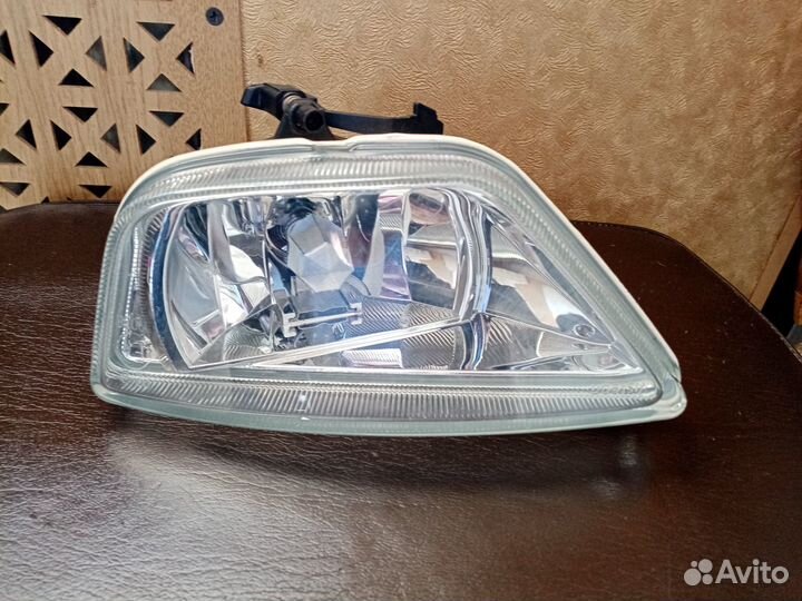Противотуманная фара ford focus (оригинал)