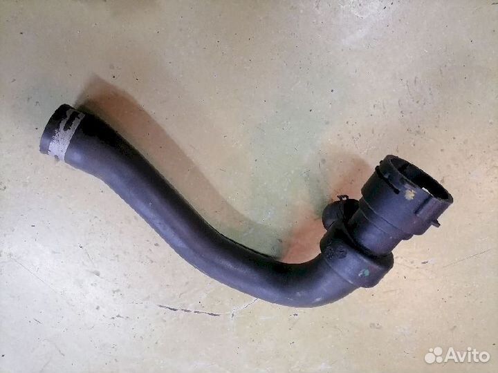 Патрубок охлаждения (радиатора) 8E0121044B Audi A4