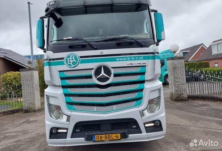 Pазбираем грузовик Mercedes-Benz Actros mpiv с 201