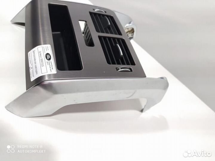 Декоративная накладка торпедо Land Rover 2