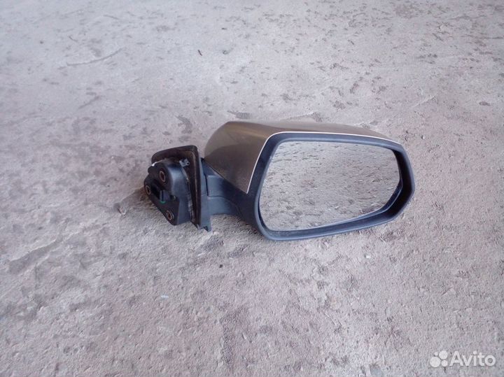 Зеркало правое Chevrolet Cobalt 2013 год дефект