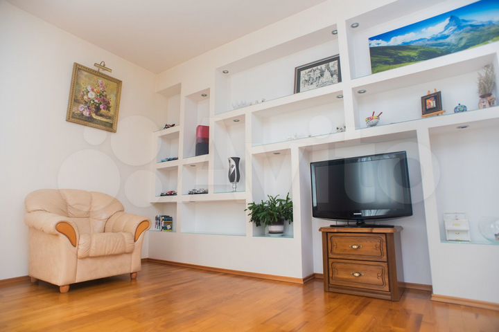 2-к. квартира, 100 м², 8/10 эт.