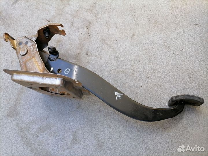 Педаль тормоза Mitsubishi Lancer 9