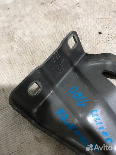 Петля замка капота передняя левая Nissan Qashqai