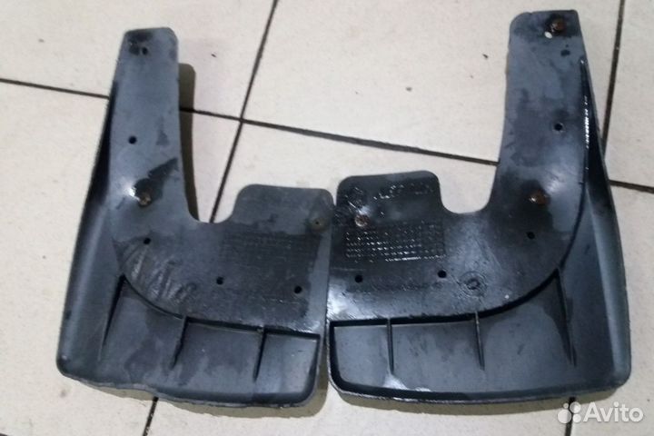 Брызговик задний Renault Logan 1