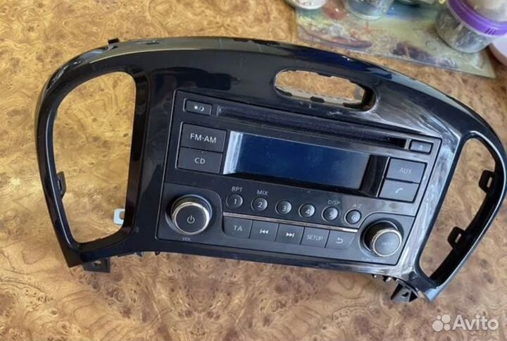 Магнитола на Nissan Juke с рамкой оригинал