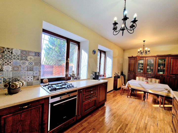 Коттедж 422 м² на участке 8 сот.