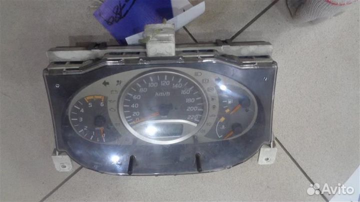 Панель приборов Nissan Almera Tino 2000-2006