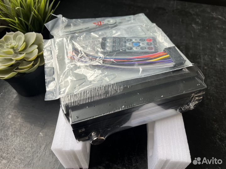 Магнитола с выдвижным экраном