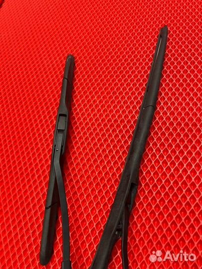 Поводок стеклоочистителя передний Toyota Spade