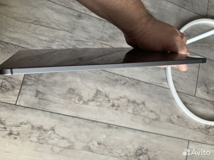 На запчасти iPad pro 11 / 2020 / не рабочий A2230