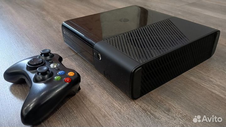 Xbox 360 Slim Freeboot 100 игр