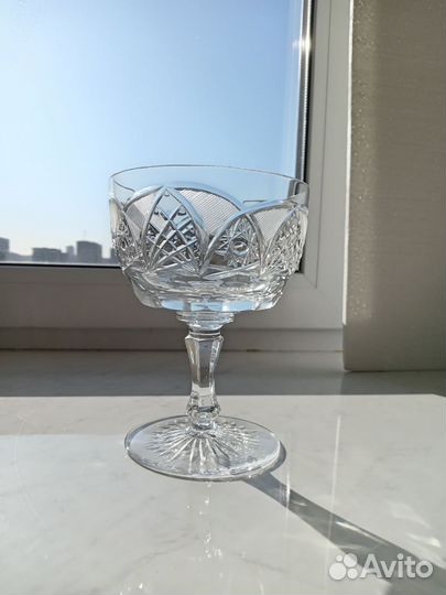 Хрустальная конфетница на ножке