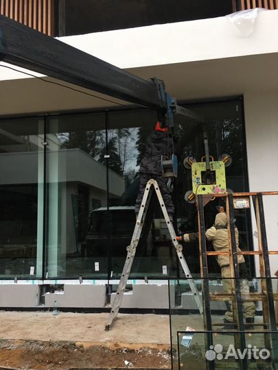 Вакуумная присоска с манипулятором и пирамидой