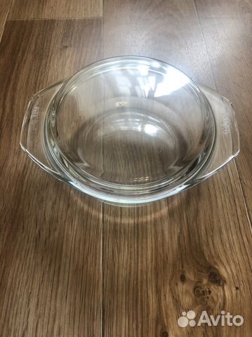 Стеклянная кастрюля с крышкой