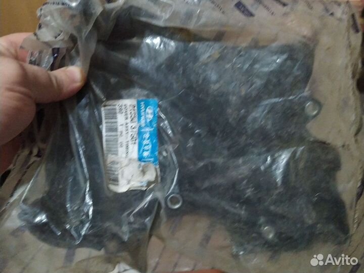 Боковая крышка грм