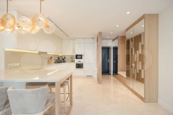 2-к. квартира, 90 м², 21/27 эт.